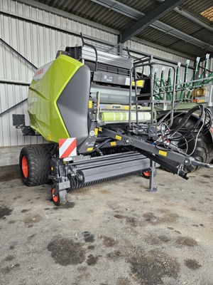 CLAAS - PRESSE BALLES RONDES - VARIANT 560 RC démo