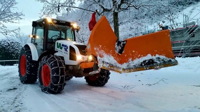 Traktor Claas Axos 330 CX 210 Std Winterdienst