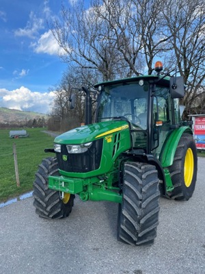 Traktor John Deere 5075E