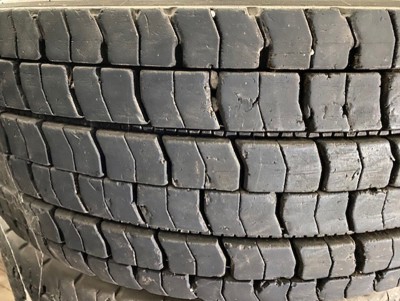 4 ROUES 285/70 R 19.5