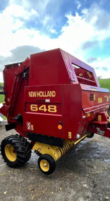 Rundballenpresse New Holland 648