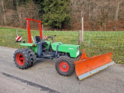 Bergtraktor Schilter Wiesel 222 mit Schneepflug