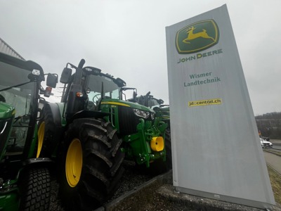 John Deere 6120 M Stufenlos mit CommandArm