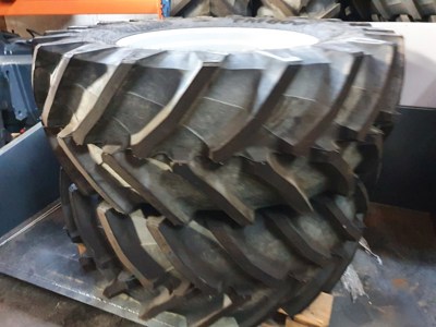 Räder mit Trelleborg 480/65R28 Massey Ferguson 4806528