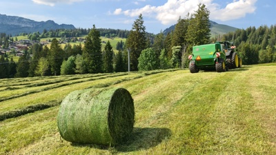 Rundballenpresse John Deere F441R, ab Lager