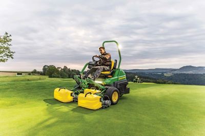 John Deere 2750 E-Cut Hybrid Triplex Greenmäher