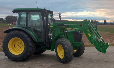 Traktor John Deere 5100M  Frontlader