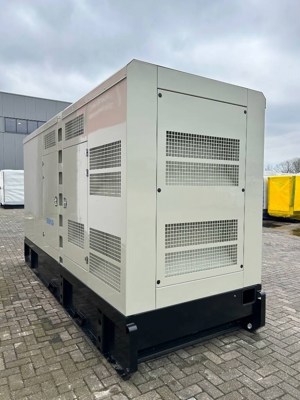 Generator Cummins 600 kVA