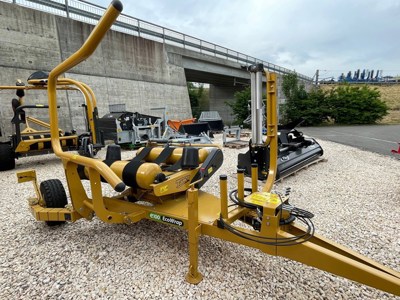 Tanco Rundballenwickler E 100  / Enrubanneuses à balles rondes Tanco E 100