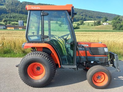 Kubota STV36 Kleintraktor Kommunaltraktor Traktor