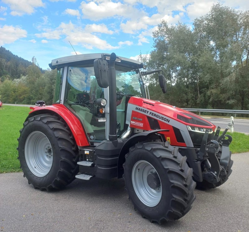 Massey Ferguson 5S 135 Dyna 4