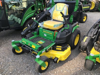 John Deere ZeroTurn Z 545 R mit Grasaufnahme