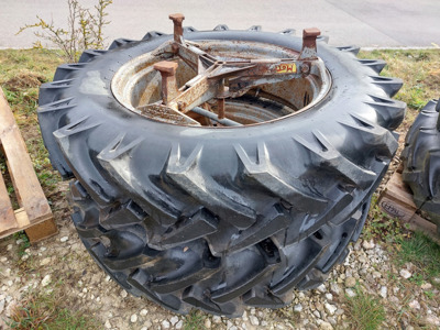 Roues jumelées de tracteur