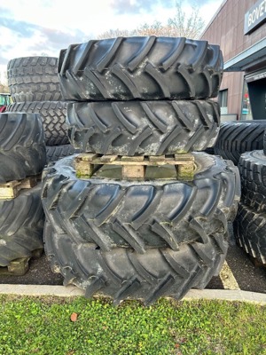 Roues 420/85R38 et 340/85R28