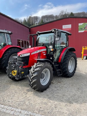 Massey Ferguson 5711M