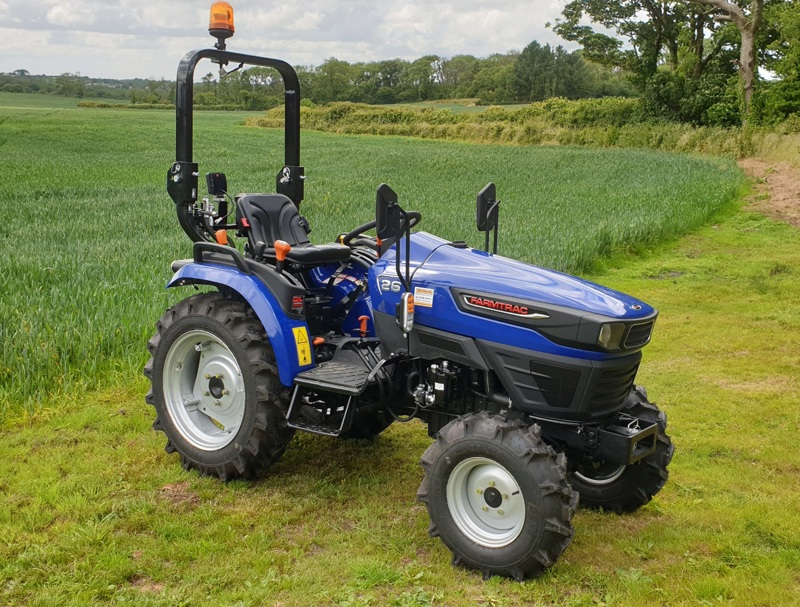 Kommunaltraktoren Kleintraktor Farmtrac 26 Hydrostat  mit Radialbereifung