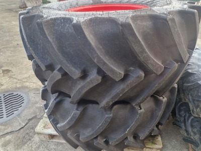 Bereifung hi 600/65 R34 / vo 540/65 R24