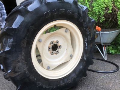 Komplettrad  Firestone R4000 360/70R20