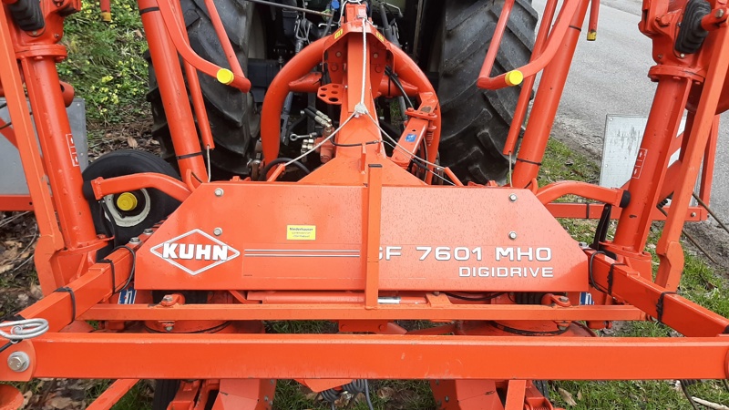 29f517e4-eaa2-4630-8b80-6db3947de4e4-kuhn 03.24 4.jpg