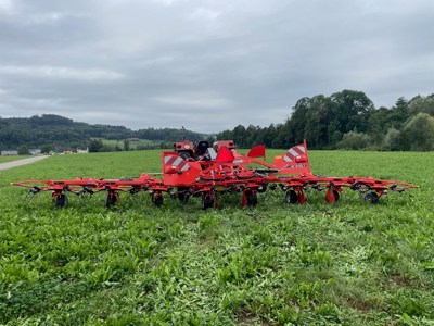 Kreiselheuer Kuhn GF 8703 T 8-teilig mit Fahrwerk