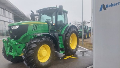 John Deere 6215R