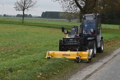 Schlegelmulchgerät Müthing zu Hoflader