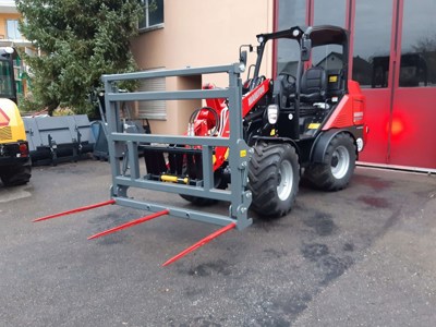 Hoflader Hoftrac  Manitou Knicklader Kompaktlader Hofschlepper Pneulader