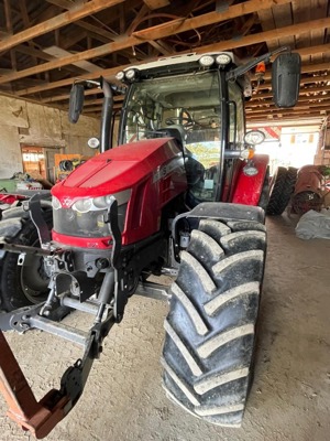 Massey Ferguon 5713 S Dyna-6