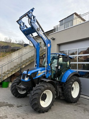 New Holland T5.105 EC mit Frontlader Stoll