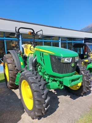 John Deere 5075E