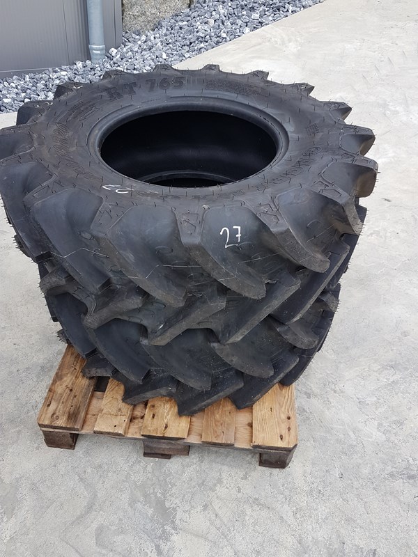 Paar Pneu BKT 380/70R20