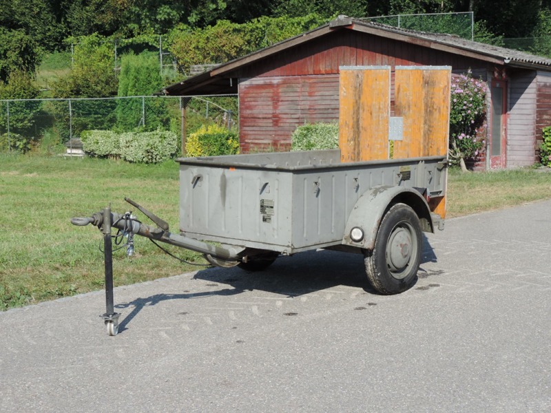 6285f84e-1f9b-4654-bac4-191ddab7ec49-34207 Karr. Langenthalt AG Anhänger Auto Militär (1).JPG