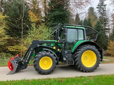 Forsttraktor John Deere 6130M