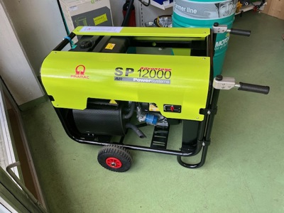 Pramac SP12000 Generator mit Fahrwerk