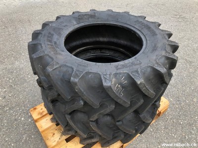 Pneu 360/70 R 24, BKT RT 765, aus Umbereifung