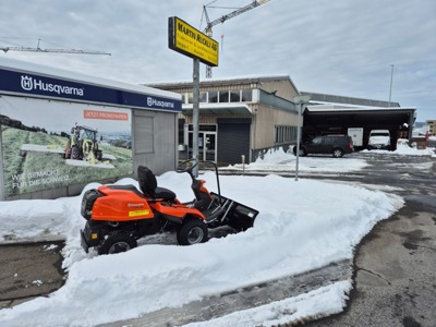 Husqvarna Rider R 216T AWD mit Schneepflug