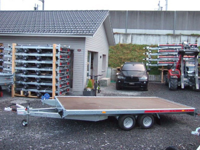 ce5bb615-81e0-41db-ae15-e60670e5d6d1-Carplatform 4021 3'000kg 3.jpg