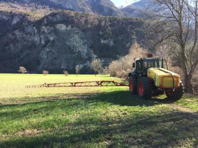 Fendt Geräteträger mit Aufbauspritze