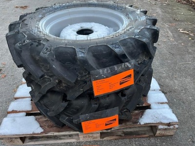 2 pneus 300/70R20 BKT Agrimax RT 765