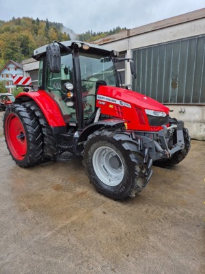 Massey Ferguson 5713 S