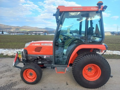 sehr schöner und gepflegter KUBOTA STV40 / STV 40 Kommunaltraktor / Kleintraktor / Traktor / Rasentraktor BJ 2011 , instandgestellt + ab MFK , evtl. mit Schneepflug