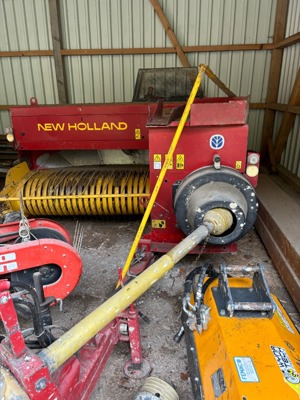 New Holland 570