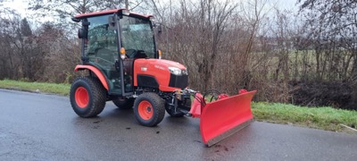 Kompakttraktor Kubota B2261 mit Schneepflug