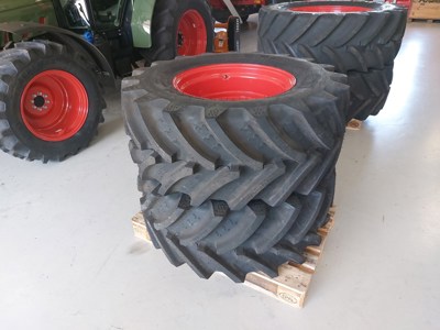 1 Paar Räder 480/65R24 Pneu BKT