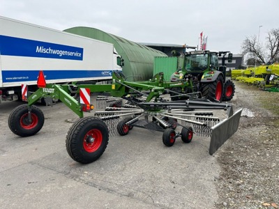 Fendt Former 1603, Seitenschwader